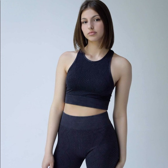 Workout Set Snake Skin Tank and Leggings - Picture 6 of 8